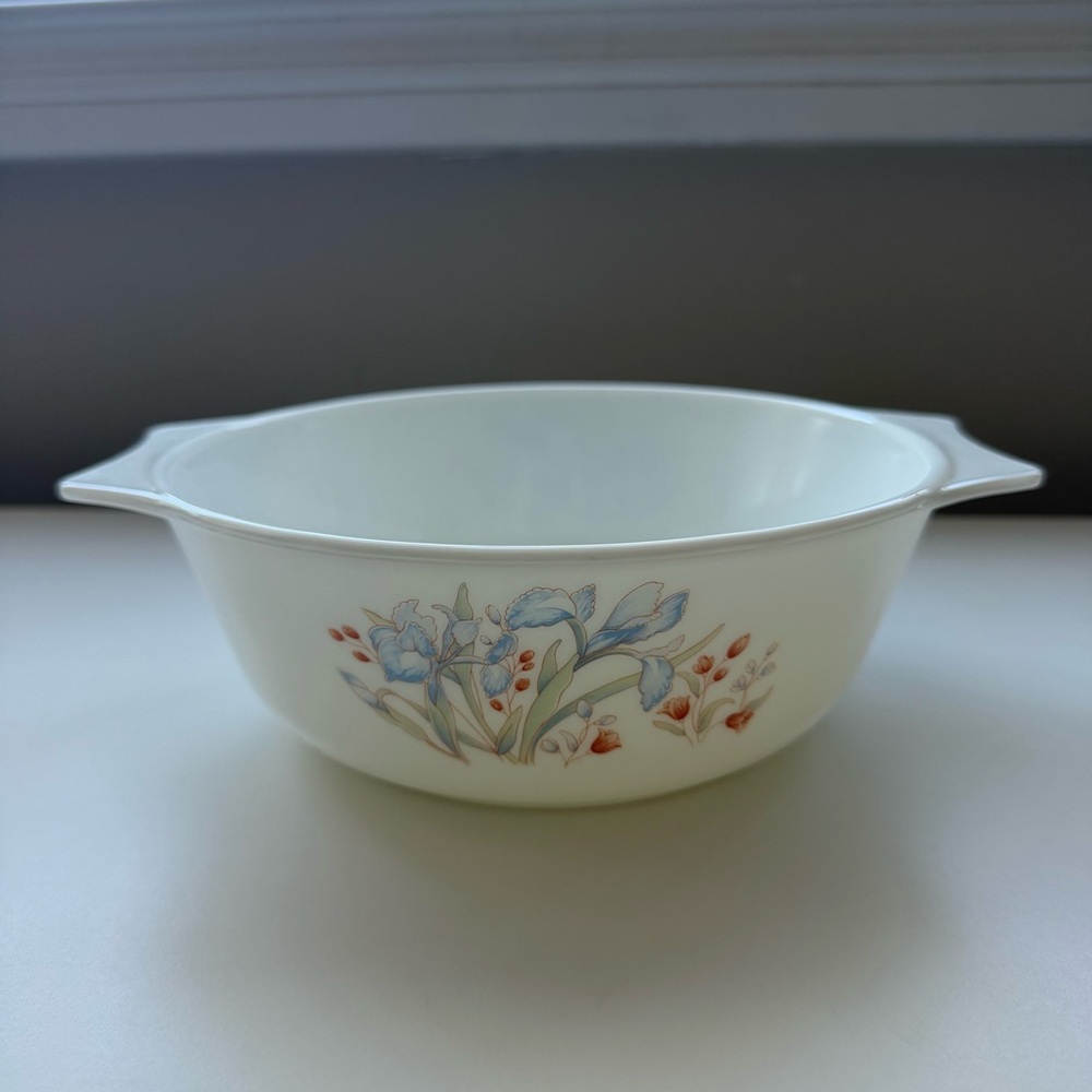 Vintage Pyrex England Blue Iris Round Casserole Dish